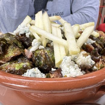 Robins Restaurant - New American Near Me - Cambria, California