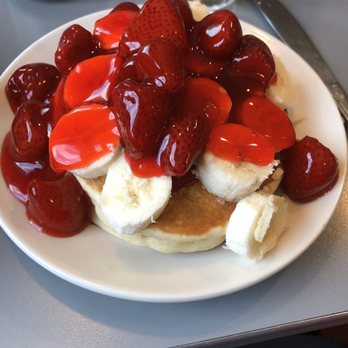 Dalrock Diner - Strawberry and banana pancakes - American Near Me - Rowlett, Texas
