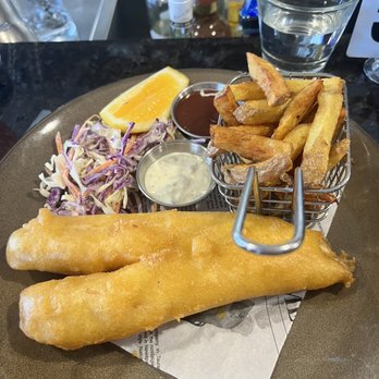 The Fat Duck Gastropub - Fish and Chips - Gastropubs Near Me - Te Anau, STL