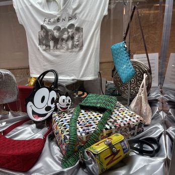 Vintage Purse Museum, NFP - Purses from the 1970's - Museums Near Me - Manteno, Illinois