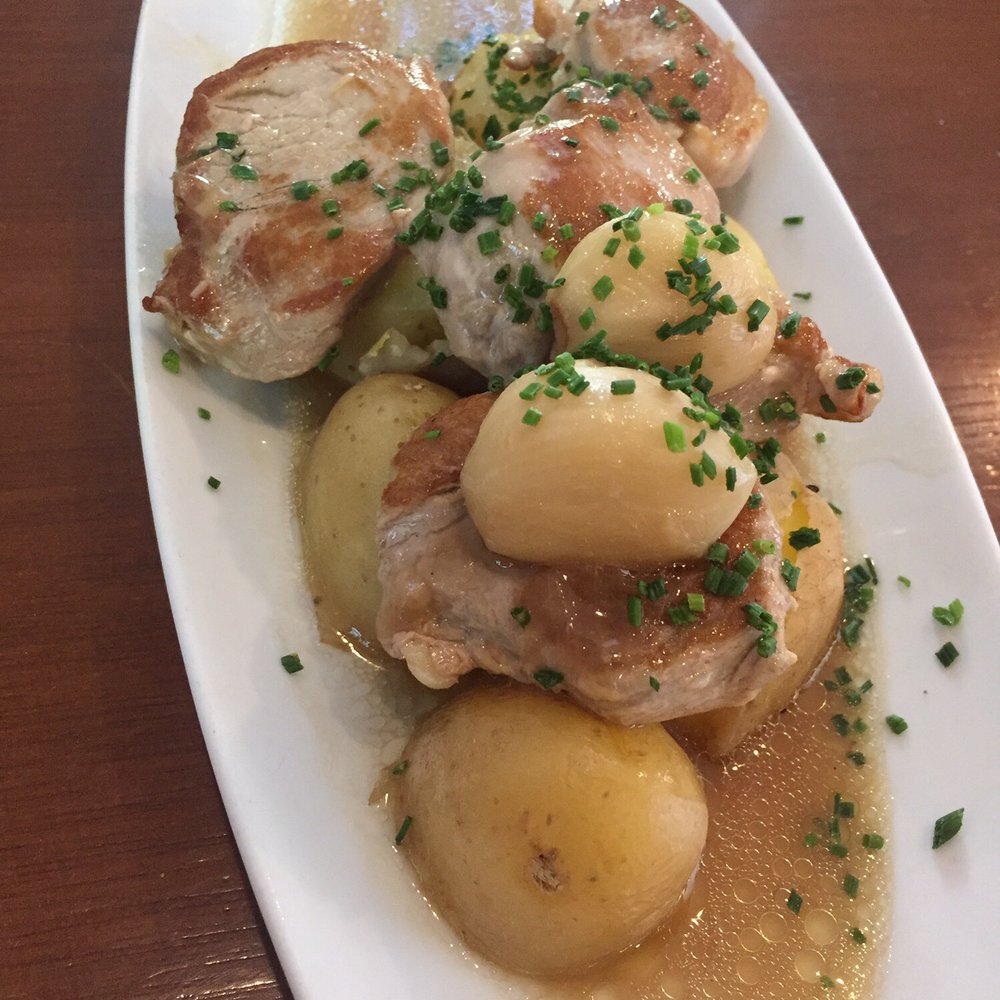 Plato Plató - Iberian pork loin in whiskey sauce - undercooked, kind of raw in the middle... - Spanish Near Me - Seville, SE Plato Plató - Iberian pork loin in whiskey sauce - undercooked, kind of raw in the middle... - Spanish Near Me - Seville, SE
