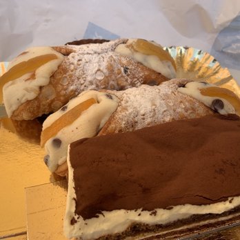 Majer - Tiramisu and 2 Cannoli - Cafes Near Me - Venezia, VE Majer - Tiramisu and 2 Cannoli - Cafes Near Me - Venezia, VE