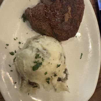 Outback Steakhouse - Sirloin 8oz with mashed potatoes - Steakhouses Near Me - Kissimmee, Florida Outback Steakhouse - Sirloin 8oz with mashed potatoes - Steakhouses Near Me - Kissimmee, Florida