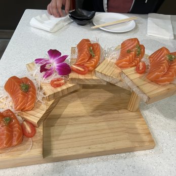 Kakuna Sushi - Salmon Lovers - Sushi Bars Near Me - San Leandro, California