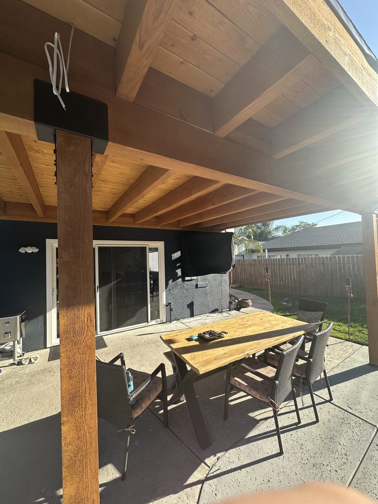 Slide of Van Lund Roofing and Solar