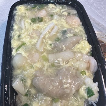 A Plus HK Style Cafe - Completely different than what I ordered. I want a Singapore-style stir-fry flat rice noodles and got this instead, pissed. - Cantonese Near Me - Fremont, California