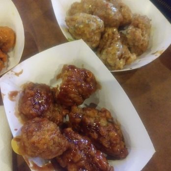 Buffalo Wild Wings - Boneless Thursdays (wings didn't seem super fresh) - American Near Me - Jefferson, Louisiana
