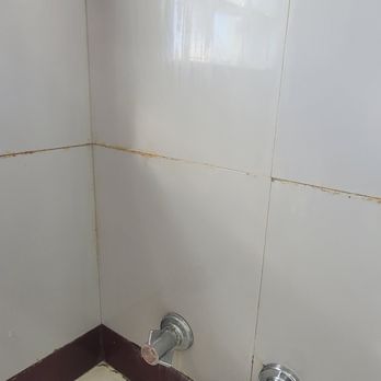 T & H Realty Services - Filthy walls - Property Management Near Me - Indianapolis, Indiana T & H Realty Services - Filthy walls - Property Management Near Me - Indianapolis, Indiana