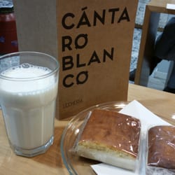 Cántaro Blanco - Una merienda cántabra con leche fresca y un sobao artesanal, rico rico.Repetiremos