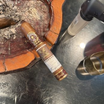 La Casa Cigar Lounge - Cigar Bars Near Me - North Hollywood, California