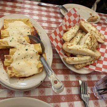 Buca di Beppo Italian Restaurant - Cheese Manicotti Mozzarella Garlic Bread - Italian Near Me - Lombard, Illinois Buca di Beppo Italian Restaurant - Cheese Manicotti Mozzarella Garlic Bread - Italian Near Me - Lombard, Illinois