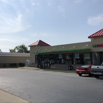 Enmarket - a car parked in front of a store - Convenience Stores Near Me - Warner Robins, Georgia Enmarket - a car parked in front of a store - Convenience Stores Near Me - Warner Robins, Georgia