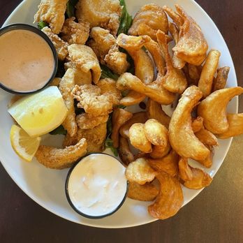 The Riverboat Restaurant - Catfish basket - New American Near Me - Hagerman, Idaho