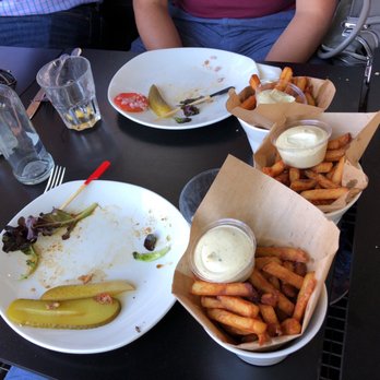 Ellis Gourmet Burger - Burgers Near Me - Amsterdam, New Hampshire