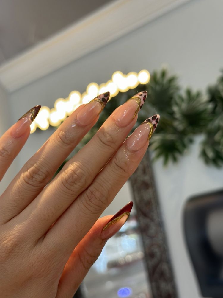 Creative Nail Spa Logo