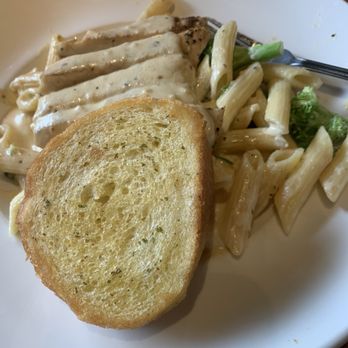 Cheddar's Scratch Kitchen - Grilled Chicken Alfredo - American Near Me - Lansing, Michigan