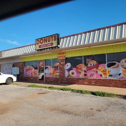 CJ Donut - Outside