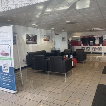 Towbin Alfa Romeo - Waiting room - Car Dealers Near Me - henderson, Nevada Towbin Alfa Romeo - Waiting room - Car Dealers Near Me - henderson, Nevada