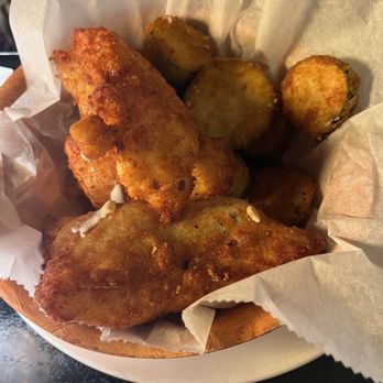 Riley's - Fish & zucchini chips - Bars Near Me - Syracuse, New York