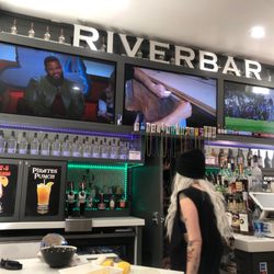 River Bar - Lil bar in the mall on the river walk!