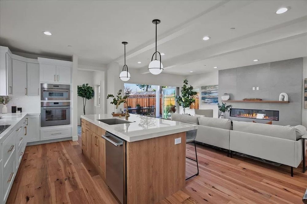 Slide of Urban Builders & Remodeling