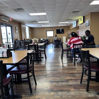 Lannie's Bar-B-Q Spot - Dining area - Barbeque Near Me - Selma, Alabama