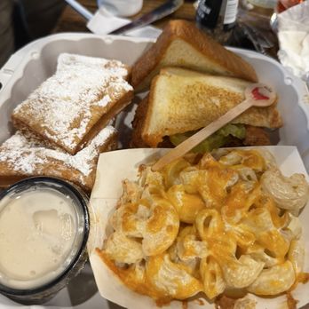 Party Fowl - Chicken sandwich with beignets - Southern Near Me - Ruston, Louisiana Party Fowl - Chicken sandwich with beignets - Southern Near Me - Ruston, Louisiana