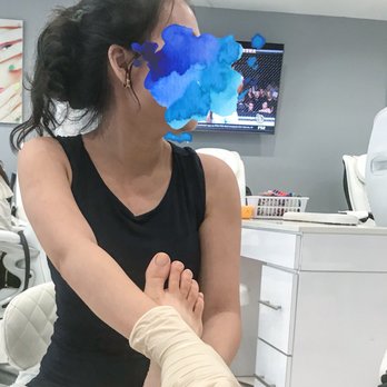 Posh Salon - Constantly looking away and distracted while talking to co-workers. - Nail Salons Near Me - Los Angeles, California