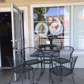 Local Kitchens - Patio area - limited seating - Burgers Near Me - Cupertino, California Local Kitchens - Patio area - limited seating - Burgers Near Me - Cupertino, California
