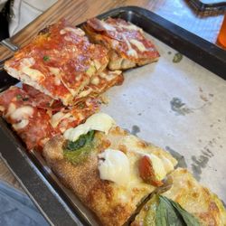 Grano Frutta e Farina - Tomato pesto and pepperoni