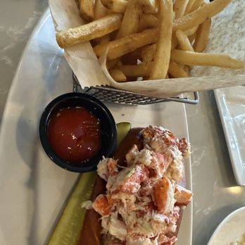 BAY POINTE WATERFRONT RESTAURANT - Updated January 2026 - 482 Photos ...