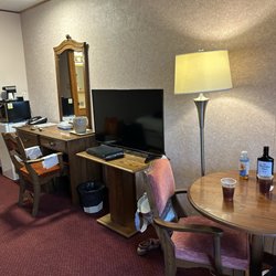 Lauries Inn - Sitting area in room