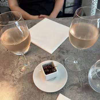 la taille de guepe - Rose - Restaurants Near Me - Antibes, 06