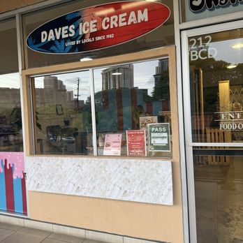 Dave’s McCully - Outside - Ice Cream & Frozen Yogurt Near Me - Honolulu, Hawaii