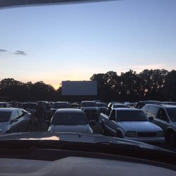 Parkway Drive-In Theatre - A full parking lot!!