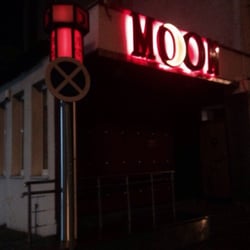 Moon - Niepozorne wejście
