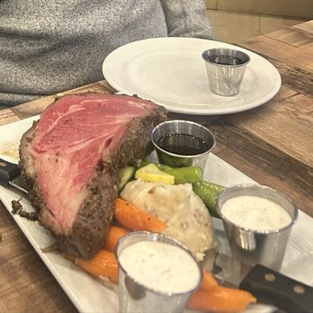Stuft Pizza Bar & Grill - Prime Rib Dinner - Bars Near Me - Palm Desert, California