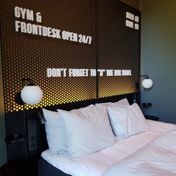 The Box Hotel - Bed
