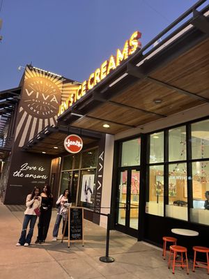 Jeni's Splendid Ice Creams by null