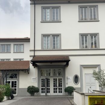 UNA - Front entrance and court yard - Hotels Near Me - Florence, FI