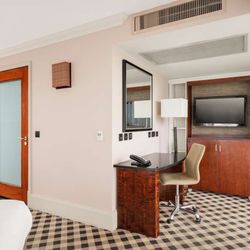 Doubletree by Hilton Hotel Newcastle International Airport - Guest room