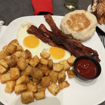 Babe's at Harbor Point - Classic breakfast - Pizza Near Me - Utica, New York