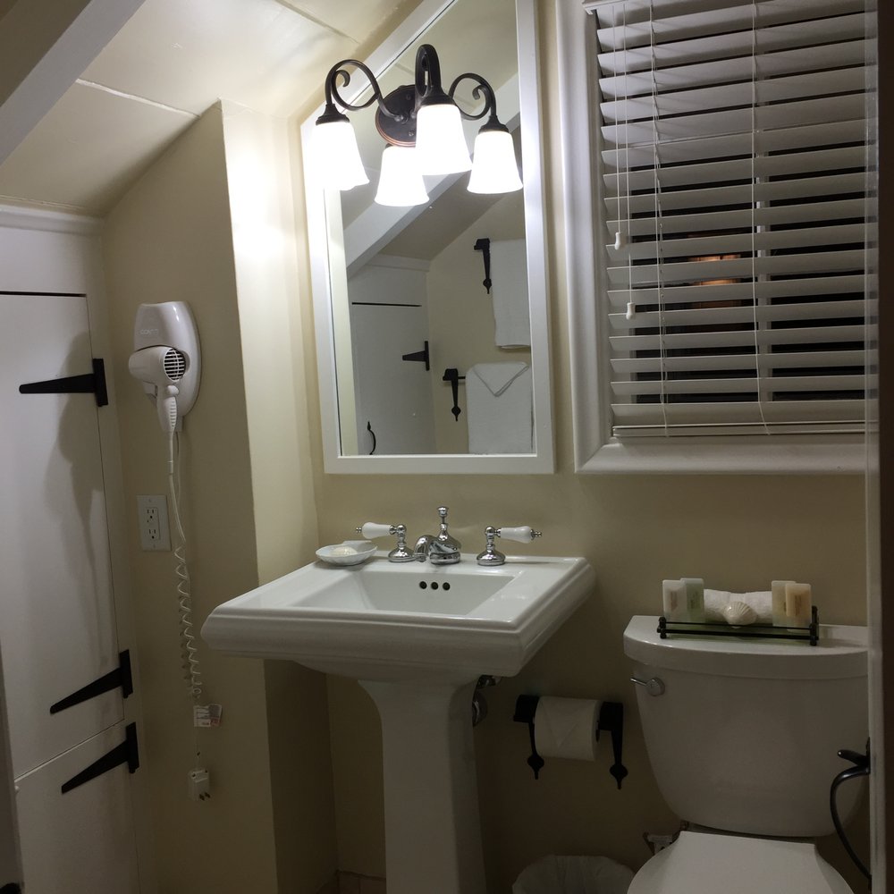 Carmel Cottage Inn - Hotels Near Me - Carmel, California Carmel Cottage Inn - Hotels Near Me - Carmel, California