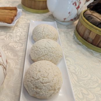 Fifty Bay - Snow Mountain Oatmeal Buns - Seafood Near Me - Flushing, New York
