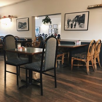 Bethunes Bistro - Indoor Seating - Breakfast & Brunch Near Me - Gravenhurst, Ontario Bethunes Bistro - Indoor Seating - Breakfast & Brunch Near Me - Gravenhurst, Ontario
