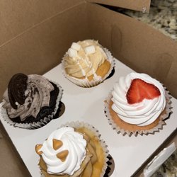 Lil’ Cakes And Creamery - Cupcakes