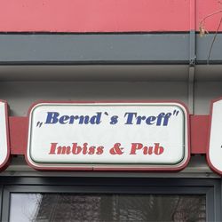 Bernd´s Treff - Hinweisschilder zur Straßenseite