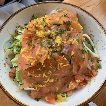 Bonaparte Bistro - Salad with salmon - French Near Me - Hermosa Beach, California