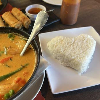 Lur Ros Thai Kitchen - Thai Near Me - Vista, California Lur Ros Thai Kitchen - Thai Near Me - Vista, California