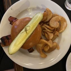 Vintage Brewing - Burger with sidewinder fries